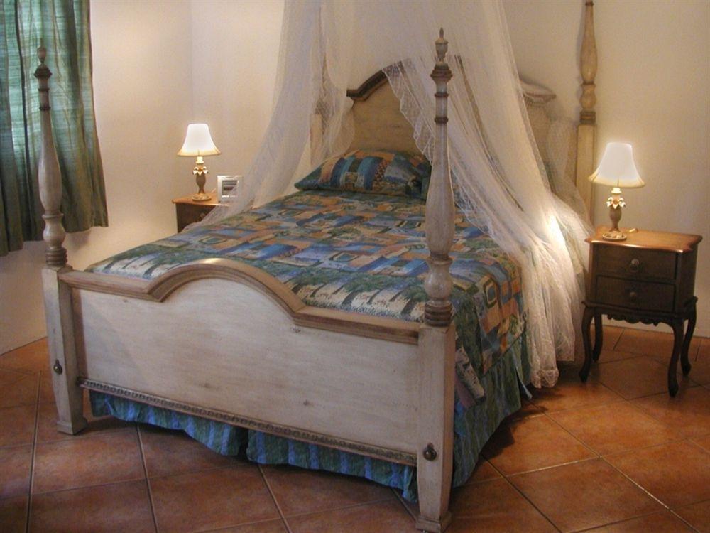 Nature'S Paradise Bed & Breakfast Marigot Bay Exterior photo